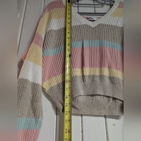 🩷 Hollister Pastel & Tan Striped V-Neck Sweater EUC - Picture 8 of 11